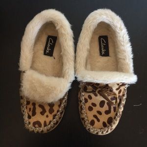 Clarks leopard print moccasins